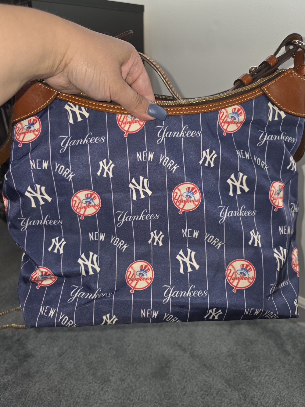 Dooney & Bourke New York Yankees Navy Logo Shoulder Bag - Picture 14 of 16